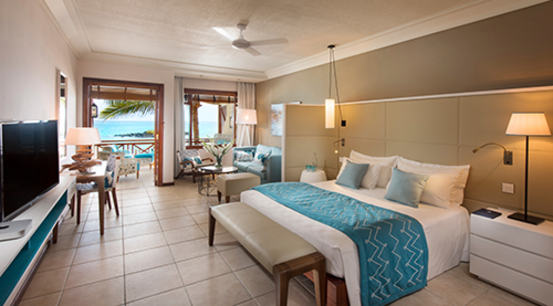Junior Suite Room 414 Bedroom with Seaview 01
