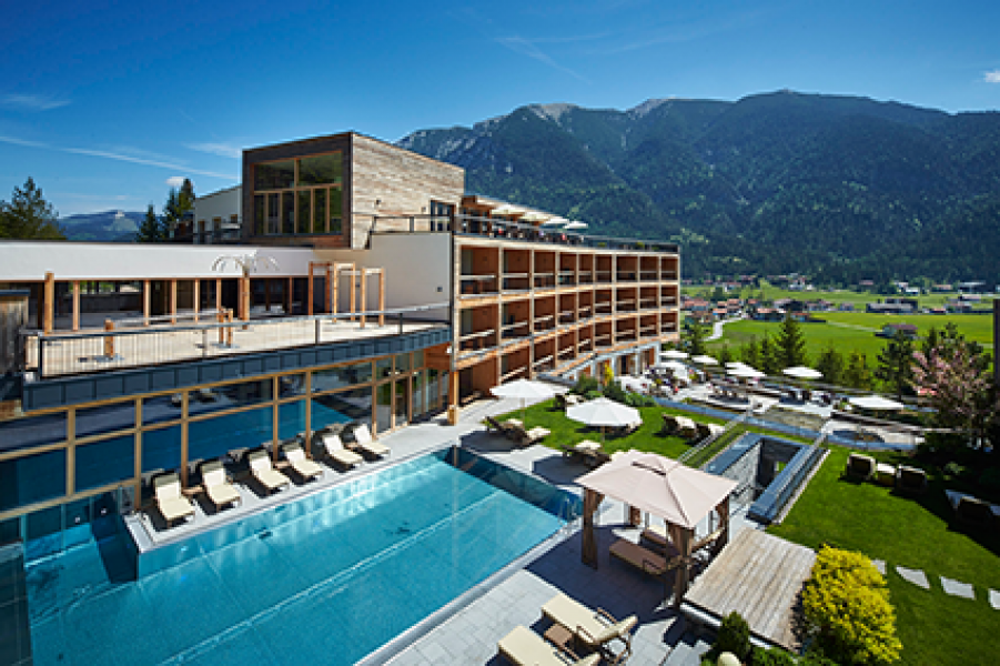 DAS KRONTHALERHotel Exterior