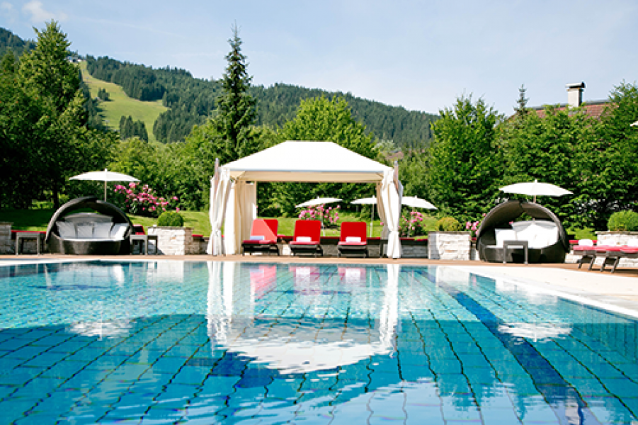 Aussenpool Gut Weissenhof.jpg