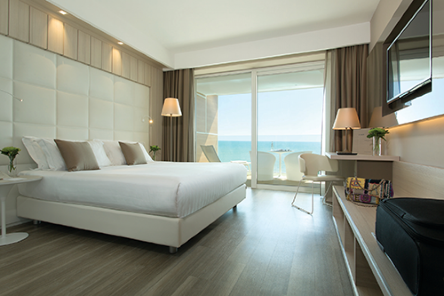 Deluxe Room Seafront View 3
