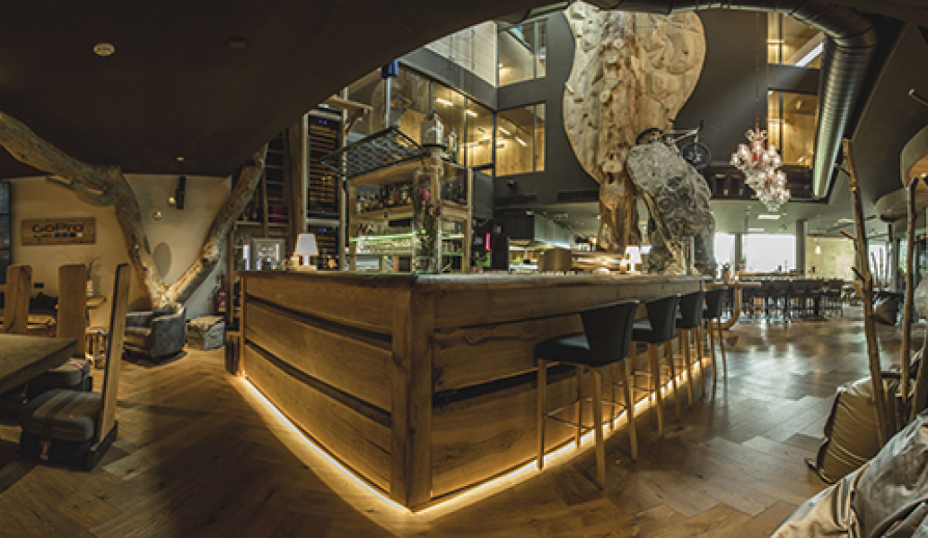 mama thresl Bar Front eye5 Christoph Schoech