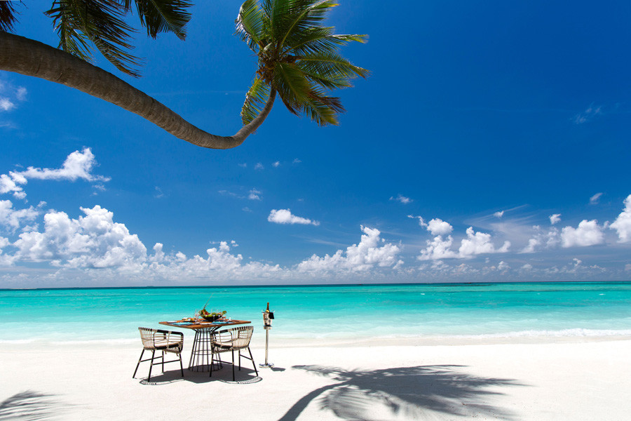 Kandima Restaurants Bars romantic beach lunch set up