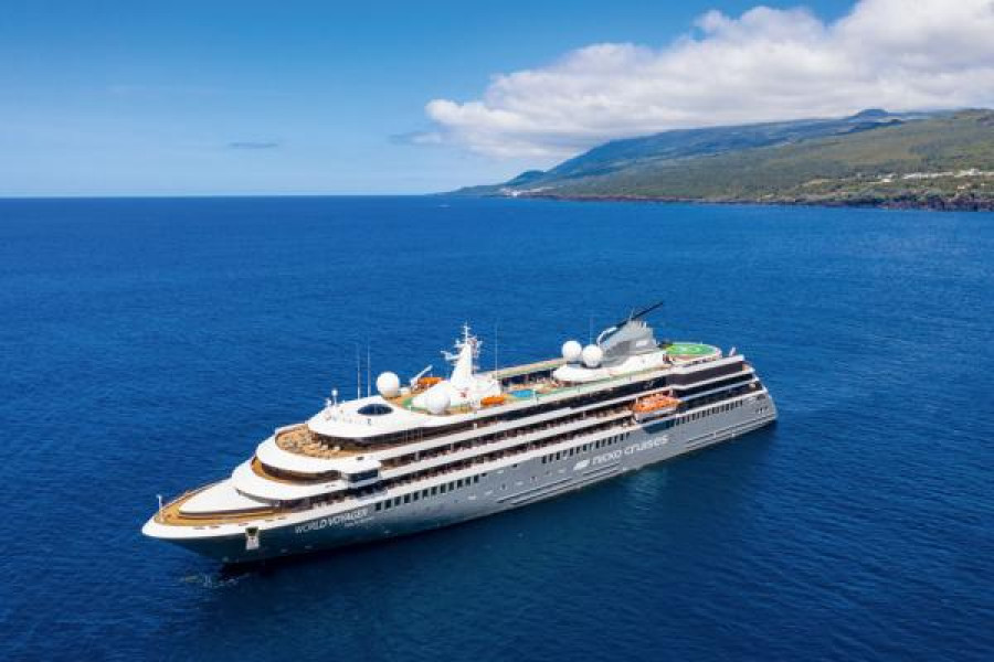 4 World Voyager auf Reede