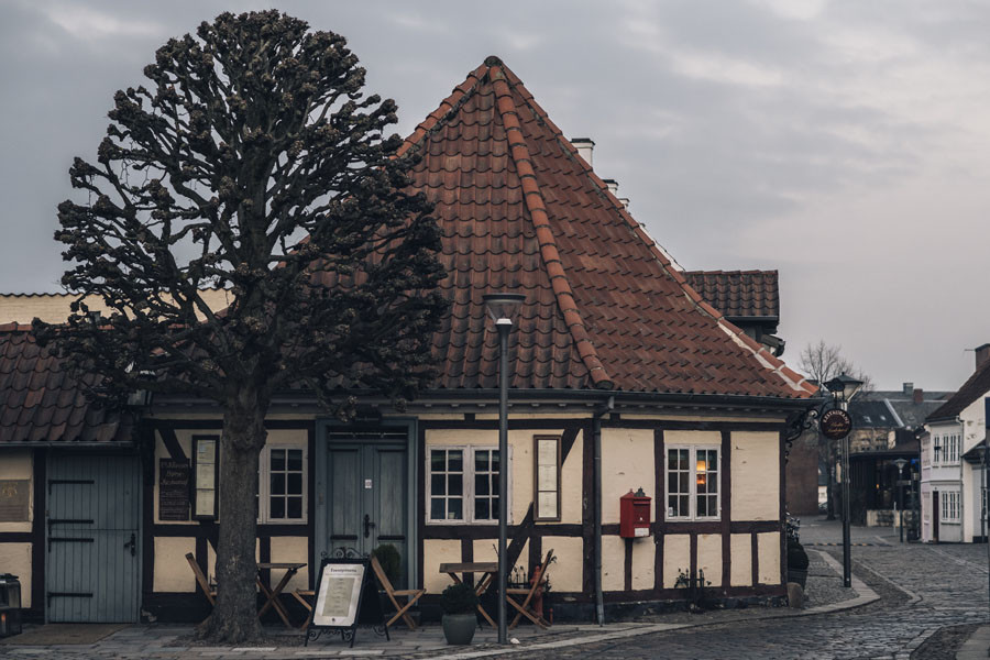 Under Lindetræet (44)