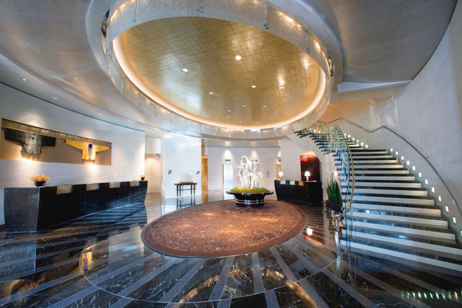 new york 5 star hotel sky lobby 2