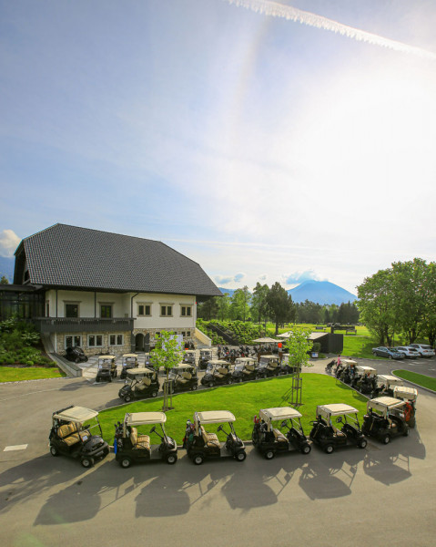 403 Prior event set up buggies infront Kings House Royal Bled