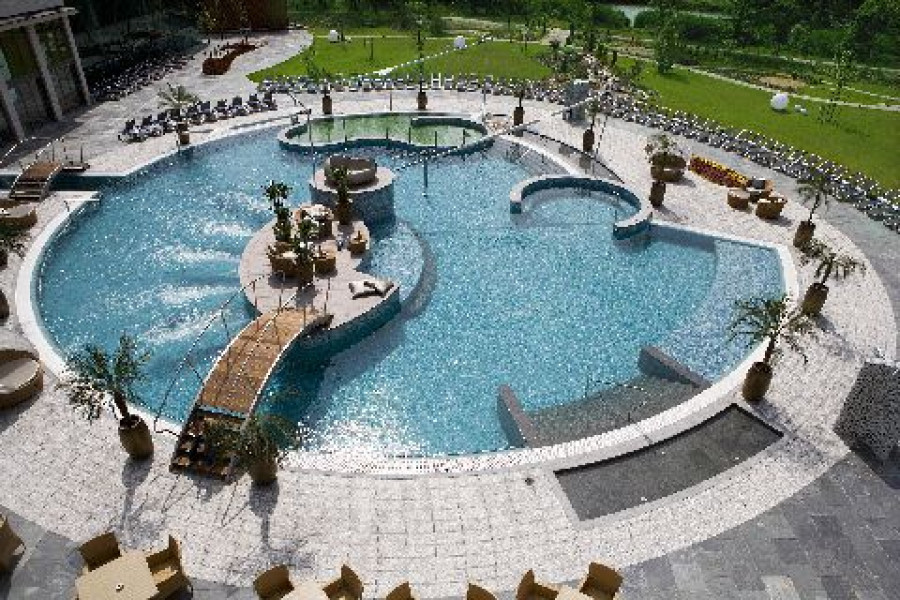 spirit outdoorpool 2